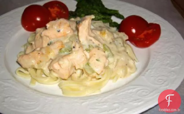 Salmão cremoso na massa