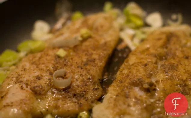 Peixe com alho-poró cremoso