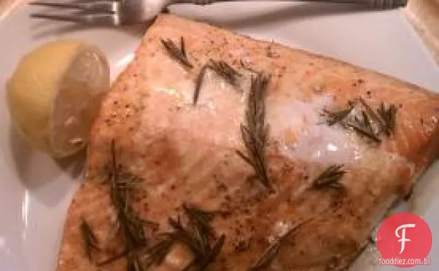Salmão Com Crosta De Cebola