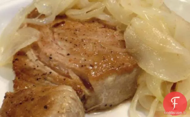 Bifes de atum siciliano em molho de cebola
