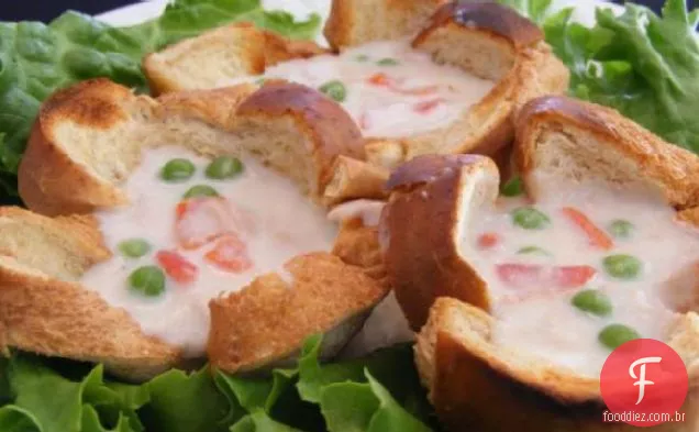 Atum creme em copos de torrada