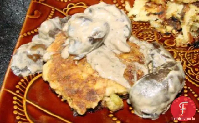Rissóis De Salmão Com Molho De Cogumelos