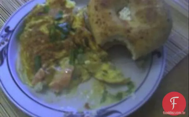 Ovos e cebolas de Ari e salmão e Cream Cheese