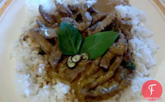 Carne Panang Com Manjericão Tailandês Perfumado