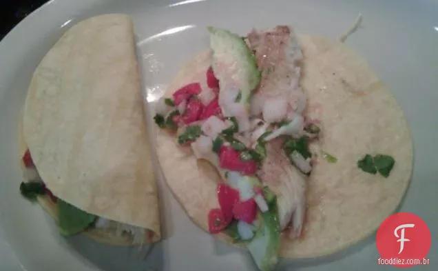 Tacos de Pescado (estilo Baja, mas sem repolho)