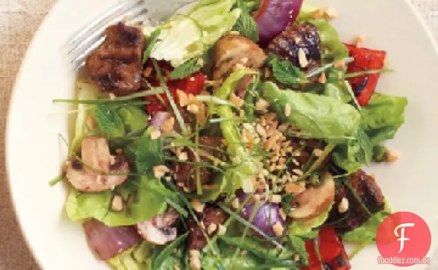 Salada De Carne Grelhada Ao Estilo Asiático