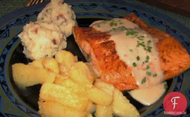 Salmão Grelhado Com Molho De Alho