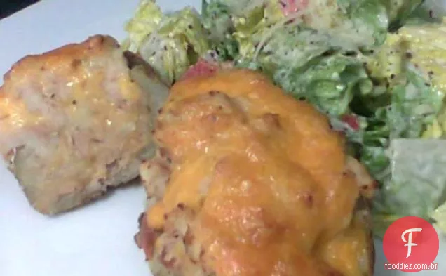 Batatas assadas com atum e queijo