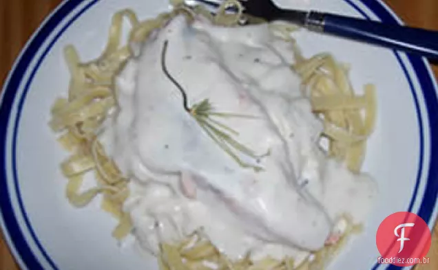 Salmão com molho de vinho branco e Fettuccini