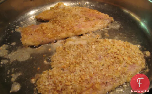 Peixe-gato crustado com grãos de Cheddar brancos
