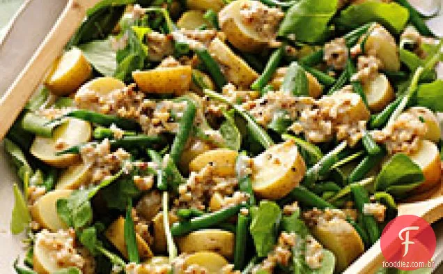 Salada De Rúcula, Batata E Feijão Verde Com Molho Cremoso De Nozes