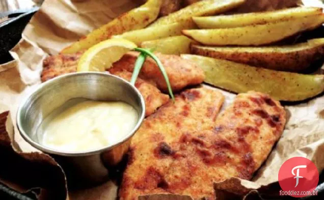 Peixe e batatas fritas