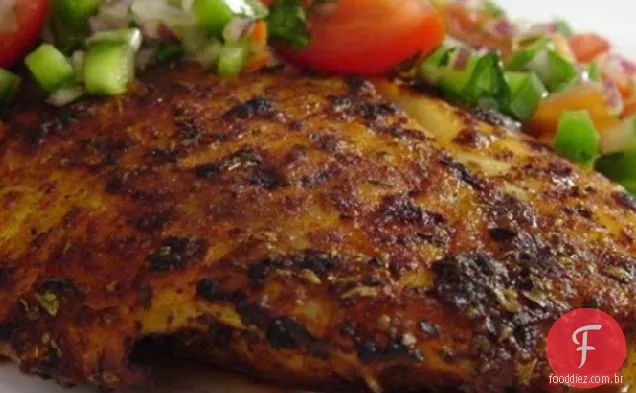 Peixe-Gato Enegrecido Com Salsa Fresca Com Coentro