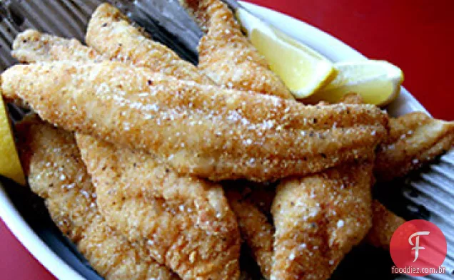 Peixe-gato frito de fubá com Rémoulade