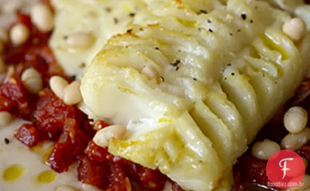 Bacalhau assado com feijão branco, tomate e receita de óleo de Trufa