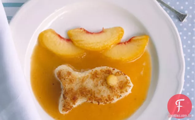 Bolos de peixe com molho de pêssego
