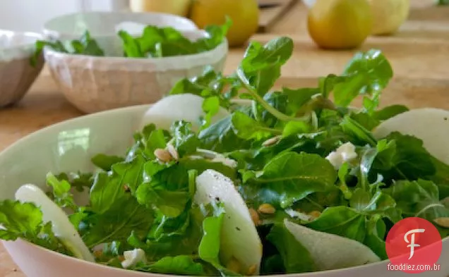 Salada asiática de Pêra e rúcula com queijo de cabra