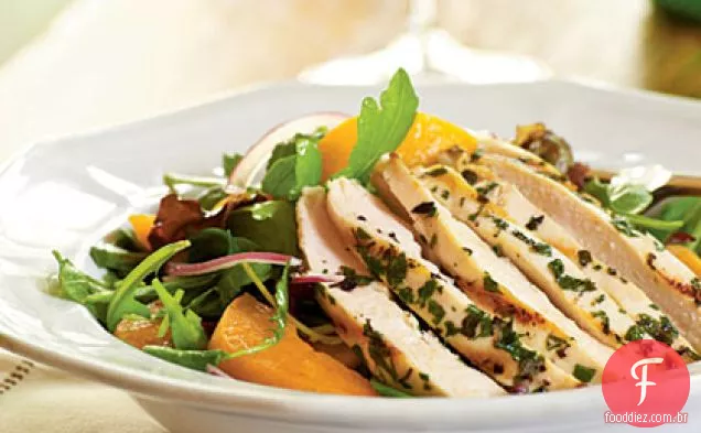 Salada de rúcula com frango e damascos