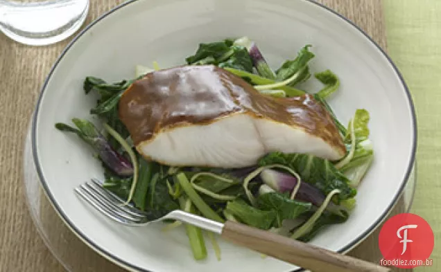 Hoisin-bacalhau preto envidraçado com Bok Choy