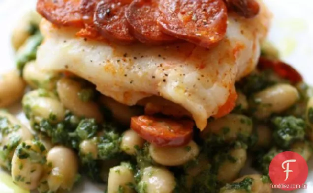 Chouriço Crustado bacalhau e feijão com pesto de rúcula