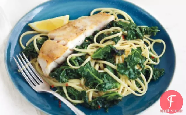 Linguine com couve e bacalhau