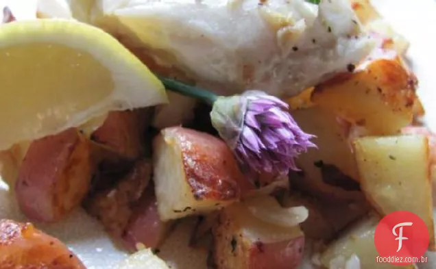 Bacalhau do Pacífico bonito com batatas Roastie Bebê - Da Fazenda