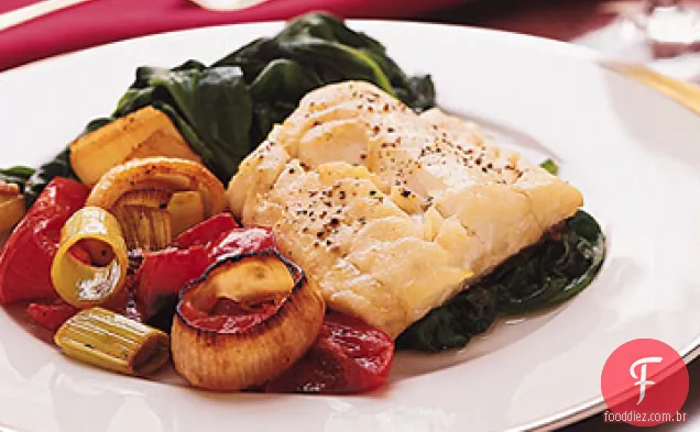 Bacalhau Assado Com Alho-Poró, tomate e espinafre