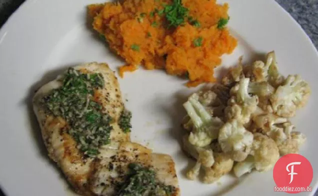 Bacalhau grelhado com molho de manjericão