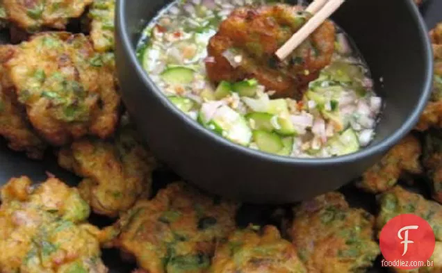 Tod Mun Goong (bolos tailandeses de peixe e camarão )