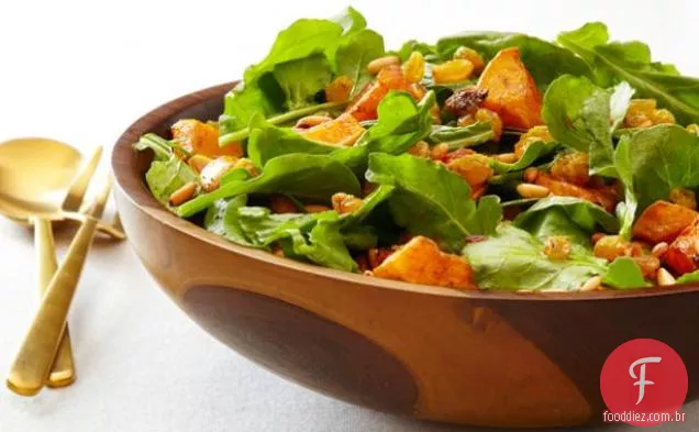 Salada de Butternut, rúcula e pinhão
