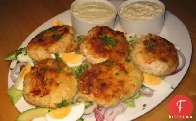 Rissóis De Bacalhau Com Dois Molhos
