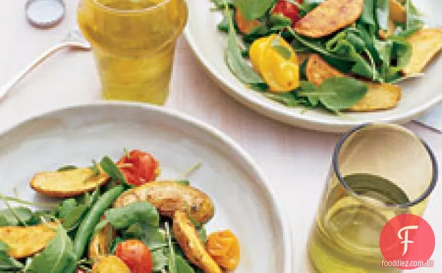 Salada De Fingerling E Tomate Assada Com Feijão Verde E Rúcula