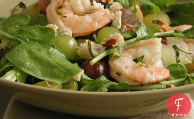 Salada de rúcula com camarão e uvas