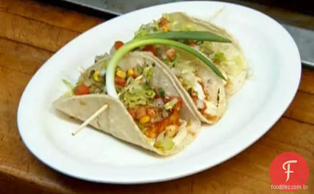 Tacos de peixe com Salsa de milho