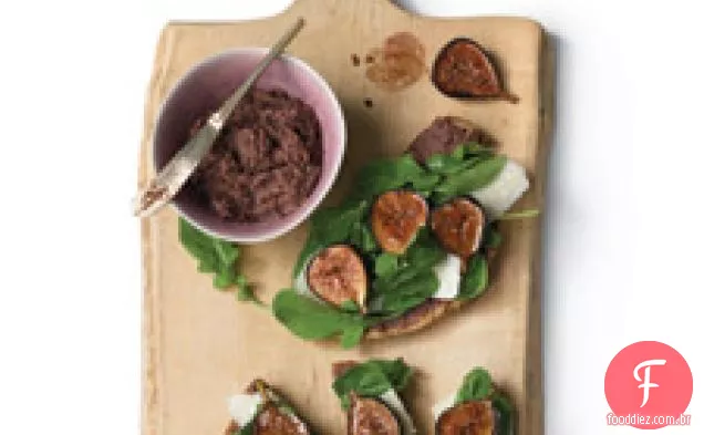 Sanduíches de Figo de rosto aberto com rúcula e Parmesão