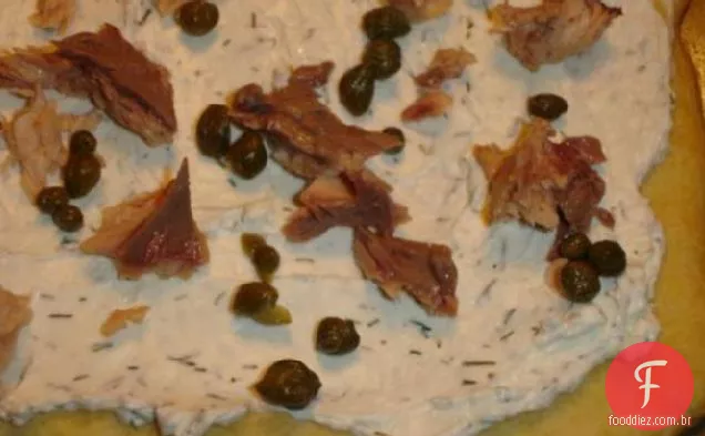 Salmão frio simples e pizza de alcaparras