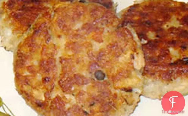Bolos De Salmão De Batata Triturados