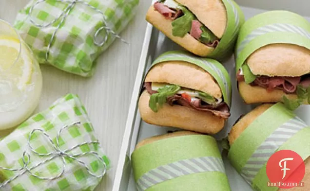 Sanduíches de carne e rúcula Ciabatta