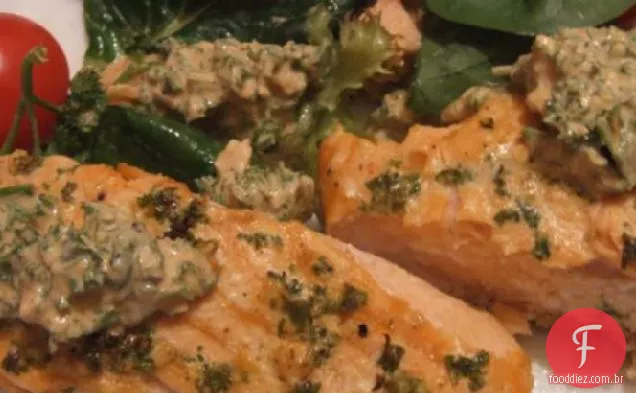 Salmão Grelhado Com Sabores Do Norte Da África