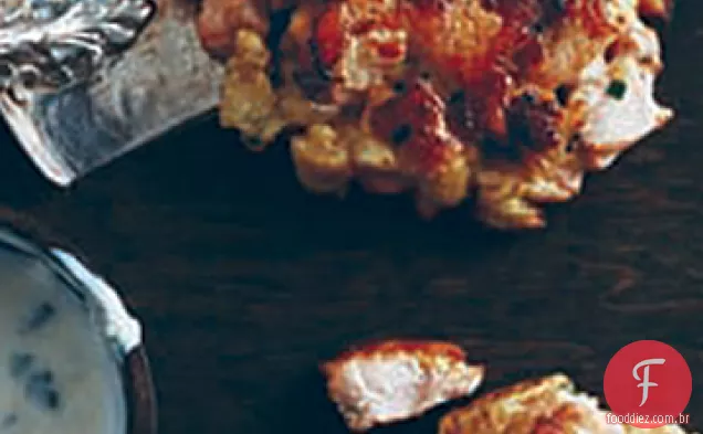 Bolos de salmão com molho de Iogurte De Limão