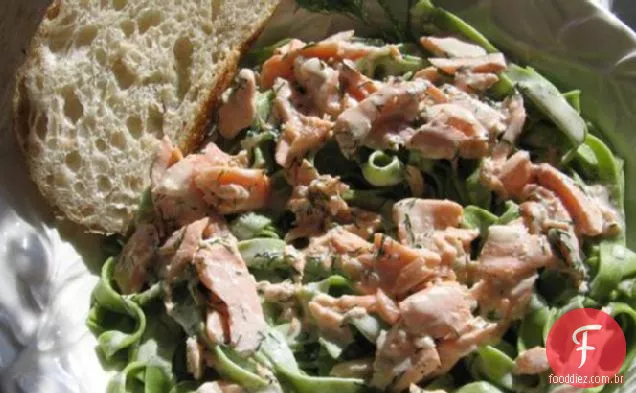 Massa de espinafre com salmão e molho de Creme