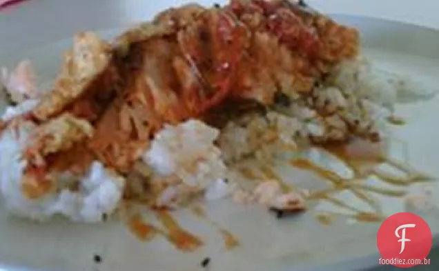 Salmão, arroz e tomates fritos