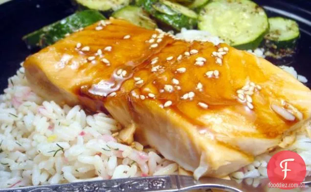 Salmão envidraçado de Maple-Soy (Cozinha De Teste da América)