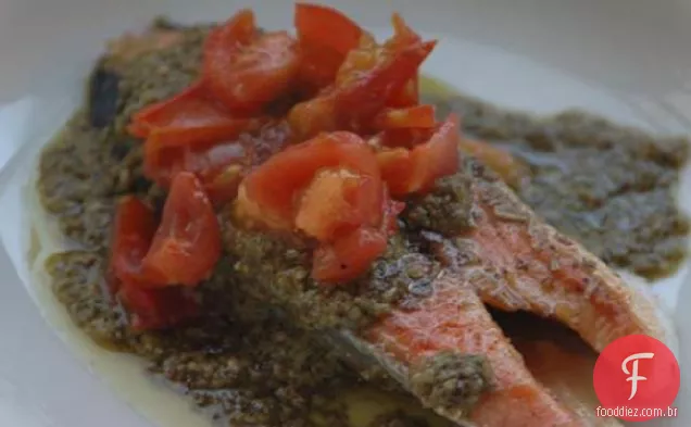 Filetes De Salmão Salteados Com Crosta De Ervas Com Pistu
