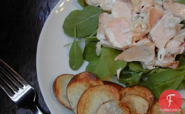 Salada De Salmão Quente Com Batatas Crocantes