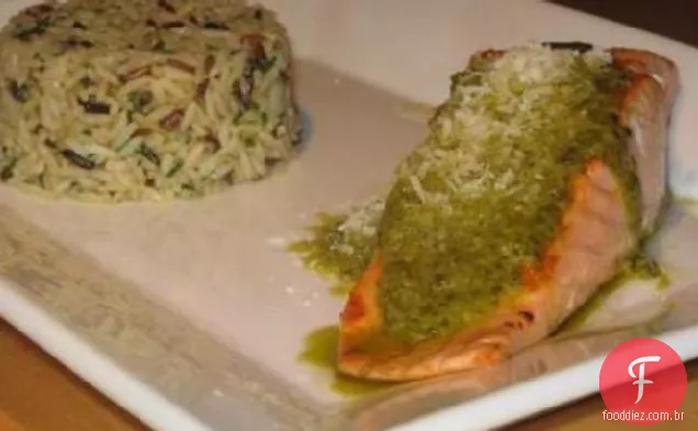 Filetes de salmão com molho Pesto