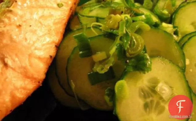 Salmão, Salada De Pimentão De Pepino