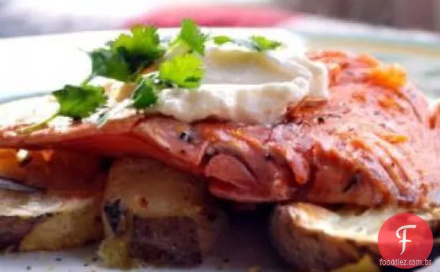 Sal e pimenta salmão com maionese De Limão Com Batatas