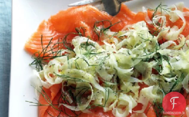 Salada de erva-doce e salmão defumado