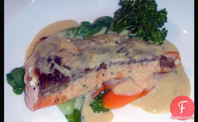 Salada de salmão para sanduíches